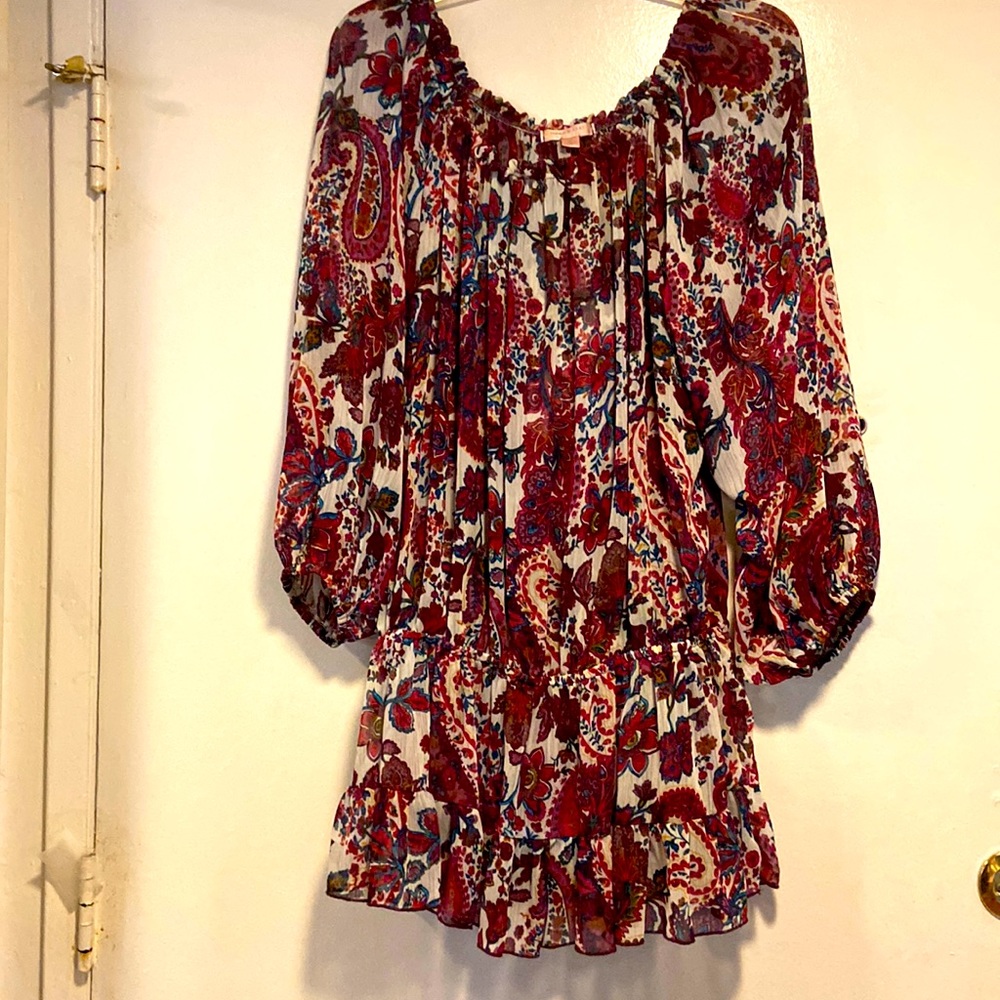 Romeo .& Juliet couture blouse. Beautiful floral. Wear shorter or longer. EUC